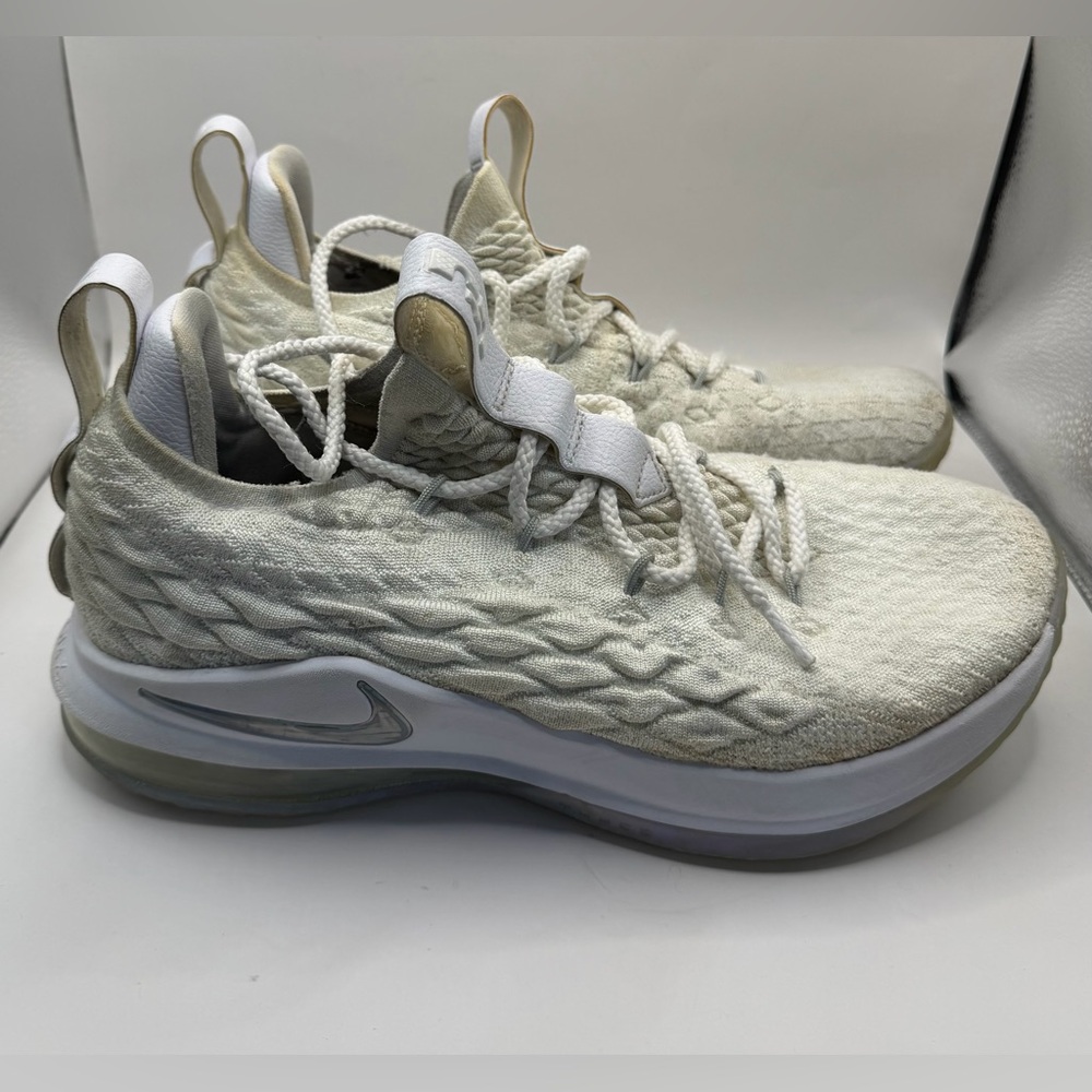 Nike Lebron 15 Low Sneakers Men 8.5 A01755-100 XV Basketball Athletic Streetwear